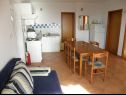 Apartementen Dia - 200 m from beach: A1 donji (6), A2 gornji(4+2) Primosten - Riviera Sibenik  - Appartement - A2 gornji(4+2): woonkamer
