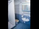 Apartementen Zdrave - with parking; SA1(2+1), SA2(2+1), A3(4+1), A4(3+2) Rogoznica - Riviera Sibenik  - Studio-appartment - SA2(2+1): badkamer met toilet