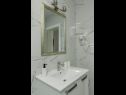 Apartementen Zvon - 10 m from sea : A1(4+1) Rogoznica - Riviera Sibenik  - Appartement - A1(4+1): badkamer met toilet