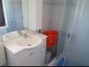 Apartementen Marko - 30m from beach; A1(2+2), A2(2+2), A3(2+2), A4(2+2) Rogoznica - Riviera Sibenik  - Appartement - A3(2+2): badkamer met toilet