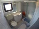 Apartementen Marko - 30m from beach; A1(2+2), A2(2+2), A3(2+2), A4(2+2) Rogoznica - Riviera Sibenik  - Appartement - A3(2+2): badkamer met toilet