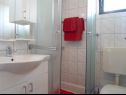 Apartementen Marko - 30m from beach; A1(2+2), A2(2+2), A3(2+2), A4(2+2) Rogoznica - Riviera Sibenik  - Appartement - A2(2+2): badkamer met toilet