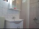 Apartementen Marko - 30m from beach; A1(2+2), A2(2+2), A3(2+2), A4(2+2) Rogoznica - Riviera Sibenik  - Appartement - A1(2+2): badkamer met toilet
