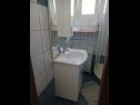 Apartementen Marija  - 40 m from beach: A1-Plavi (2+1), A2-Crveni (2+1) Rogoznica - Riviera Sibenik  - Appartement - A1-Plavi (2+1): badkamer met toilet
