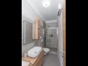 Apartementen Ivan - with jacuzzi A1(4+1) Sibenik - Riviera Sibenik  - Appartement - A1(4+1): badkamer met toilet