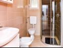 Apartementen Hope - 200 m from sea: A1(4+2), A2(2+2), A3(2+2), A4(2+1), A5(2+1) Srima - Riviera Sibenik  - Appartement - A3(2+2): badkamer met toilet