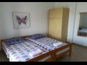 Apartementen Marija - 100 m from beach: A1(4), A2(4), A3(4), A4(3), A5(2+1) Tribunj - Riviera Sibenik  - Appartement - A1(4): slaapkamer