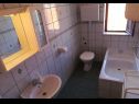 Apartementen Marija - 100 m from beach: A1(4), A2(4), A3(4), A4(3), A5(2+1) Tribunj - Riviera Sibenik  - Appartement - A2(4): badkamer met toilet