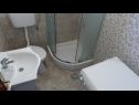Apartementen Mili - 200m from the beach: A1(4), A2(5) Bungalov Tribunj - Riviera Sibenik  - Appartement - A2(5) Bungalov: badkamer met toilet