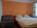 Apartementen Jak - parking and BBQ: A1(2), A2(2), A3(4) Vodice - Riviera Sibenik  - Appartement - A3(4): slaapkamer