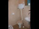 Apartementen Bob - 10m from the sea A1-Lorena 6(5), A2-Lorena 7(5), A3-Lorena 8(5), A4-Lorena 9(5) Stomorska - Eiland Solta  - Appartement - A1-Lorena 6(5): badkamer met toilet