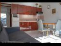 Apartementen Daira - great location A1(2), A2(2), A3(4) Stomorska - Eiland Solta  - Appartement - A2(2): keuken en eetkamer