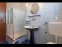 Apartementen Sanda - 100 m from sea: A2(4+1) Stomorska - Eiland Solta  - Appartement - A2(4+1): badkamer met toilet