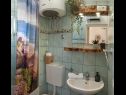 Apartementen Jurica - 100 m from sea: A1(4+2), SA2(2), A3(2+2) Kastel Novi - Riviera Split  - Studio-appartment - SA2(2): badkamer met toilet