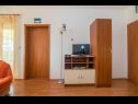 Apartementen Danijela - 200 m from beach: Nina (3) Kastel Stafilic - Riviera Split  - Appartement - Nina (3): woonkamer