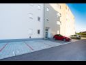 Apartementen Sunny - 100 m from sea: A1(2+1) Kastel Stafilic - Riviera Split  - parkeerplaats