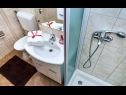 Apartementen Mari - 250 m from sea: A1(2+2), A2(8) Podstrana - Riviera Split  - Appartement - A1(2+2): badkamer met toilet