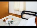 Apartementen Mari - 250 m from sea: A1(2+2), A2(8) Podstrana - Riviera Split  - Appartement - A2(8): slaapkamer