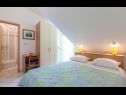 Apartementen Vini- beautiful garden and terrase A4(4+2) Podstrana - Riviera Split  - Appartement - A4(4+2): slaapkamer