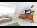 Apartementen Vini- beautiful garden and terrase A4(4+2) Podstrana - Riviera Split  - Appartement - A4(4+2): woonkamer