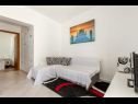 Apartementen Jurica - 300 m from sea: A1 Lea(2+1), A2 Roko(2+1) Split - Riviera Split  - Appartement - A2 Roko(2+1): woonkamer