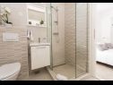 Apartementen Ivica - 100m from the sea A1(2+2), A2(2+2), A3(2+2), A4(2+2), A5(3+2) Drvenik Veli (Eiland Drvenik Veli) - Riviera Trogir  - Appartement - A3(2+2): badkamer met toilet