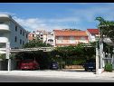 Apartementen Anđelka - 50 m from beach: A3(9), A4(4), A5(2) Marina - Riviera Trogir  - parkeerplaats (huis en omgeving)