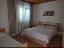 Apartementen Anđelka - 50 m from beach: A3(9), A4(4), A5(2) Marina - Riviera Trogir  - Appartement - A3(9): slaapkamer