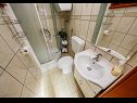 Vakantiehuizen Božena - nice garden: H(2+1) Poljica (Marina) - Riviera Trogir  - Kroatië  - H(2+1): badkamer met toilet
