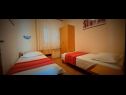 Apartementen Kajo - free parking and BBQ: A1(4+2) Poljica (Marina) - Riviera Trogir  - Appartement - A1(4+2): slaapkamer