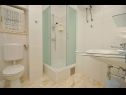 Apartementen Kajo - free parking and BBQ: A1(4+2) Poljica (Marina) - Riviera Trogir  - Appartement - A1(4+2): badkamer met toilet