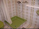 Apartementen Ante - 60m from the sea: A1(2+3), A2(2+2), A4(6+2) Seget Donji - Riviera Trogir  - Appartement - A2(2+2): badkamer met toilet