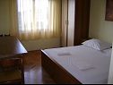 Apartementen Ante - 60m from the sea: A1(2+3), A2(2+2), A4(6+2) Seget Donji - Riviera Trogir  - Appartement - A4(6+2): slaapkamer