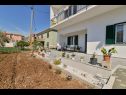 Apartementen Kati - garden: A1(4), A2(2+1) Seget Donji - Riviera Trogir  - moestuin