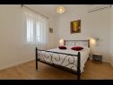 Apartementen Kati - garden: A1(4), A2(2+1) Seget Donji - Riviera Trogir  - Appartement - A1(4): slaapkamer