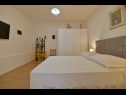 Apartementen Kati - garden: A1(4), A2(2+1) Seget Donji - Riviera Trogir  - Appartement - A2(2+1): slaapkamer