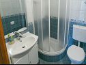 Apartementen Mare - 30 m from pebble beach: SA1(2), SA2(2), A3(4), A4(4), A5(8) Seget Vranjica - Riviera Trogir  - Appartement - A4(4): badkamer met toilet