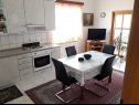 Apartementen Vesna - 40 m from pebble beach: A1(4+1), A2(4), A3(4+1) Seget Vranjica - Riviera Trogir  - Appartement - A1(4+1): keuken en eetkamer