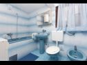 Apartementen Zeljko - with garden: A1(4), SA2(2+1) Seget Vranjica - Riviera Trogir  - Appartement - A1(4): badkamer met toilet