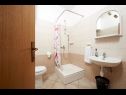 Apartementen Mare - 30 m from pebble beach: SA1(2), SA2(2), A3(4), A4(4), A5(8) Seget Vranjica - Riviera Trogir  - Studio-appartment - SA1(2): badkamer met toilet