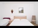 Apartementen Snješka  - 20 m from the sea : A1(9), A2(6+2) Seget Vranjica - Riviera Trogir  - Appartement - A1(9): slaapkamer