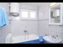 Apartementen Snješka  - 20 m from the sea : A1(9), A2(6+2) Seget Vranjica - Riviera Trogir  - Appartement - A2(6+2): badkamer met toilet