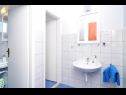 Apartementen Snješka  - 20 m from the sea : A1(9), A2(6+2) Seget Vranjica - Riviera Trogir  - Appartement - A2(6+2): badkamer met toilet