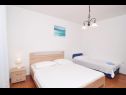 Apartementen Snješka  - 20 m from the sea : A1(9), A2(6+2) Seget Vranjica - Riviera Trogir  - Appartement - A2(6+2): slaapkamer