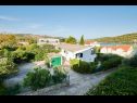 Vakantiehuizen Villa Linda - big terraces: H(5+2) Seget Vranjica - Riviera Trogir  - Kroatië  - parkeerplaats (huis en omgeving)