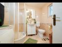 Vakantiehuizen Villa Linda - big terraces: H(5+2) Seget Vranjica - Riviera Trogir  - Kroatië  - H(5+2): badkamer met toilet