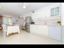 Apartementen Bosiljka - by the sea: A1(5), A2(5), SA3(2) Sevid - Riviera Trogir  - Appartement - A1(5): keuken en eetkamer