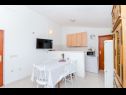 Apartementen Bosiljka - by the sea: A1(5), A2(5), SA3(2) Sevid - Riviera Trogir  - Appartement - A2(5): keuken en eetkamer