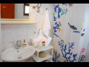 Apartementen Bosiljka - by the sea: A1(5), A2(5), SA3(2) Sevid - Riviera Trogir  - Appartement - A2(5): badkamer met toilet