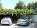 Apartementen Sanda - 10 M from the beach : A1(6+1), A2(6+1) Trogir - Riviera Trogir  - parkeerplaats